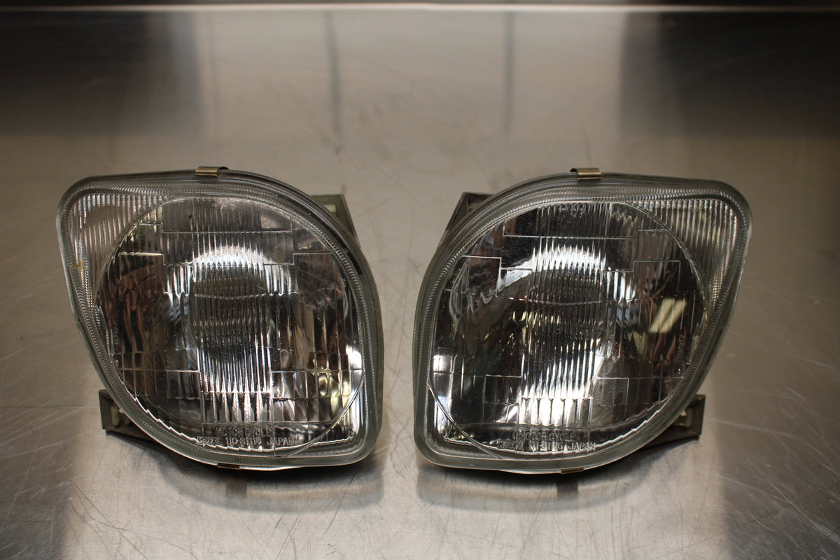 96 YAMAHA YZF750R FRONT HEADLIGHT HEAD LIGHT LAMP BB137