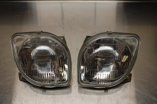 96 YAMAHA YZF750R FRONT HEADLIGHT HEAD LIGHT LAMP BB137