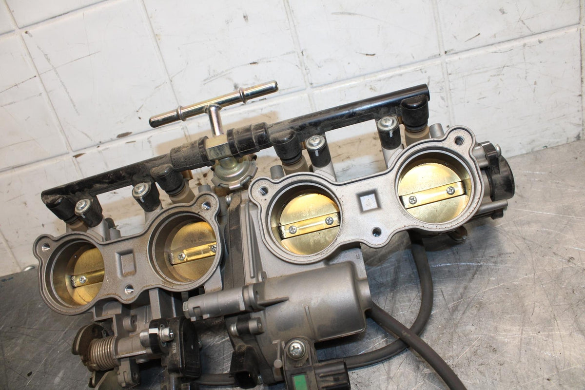 18 YAMAHA YZF R1  MAIN FUEL INJECTORS / THROTTLE BODIES BB473