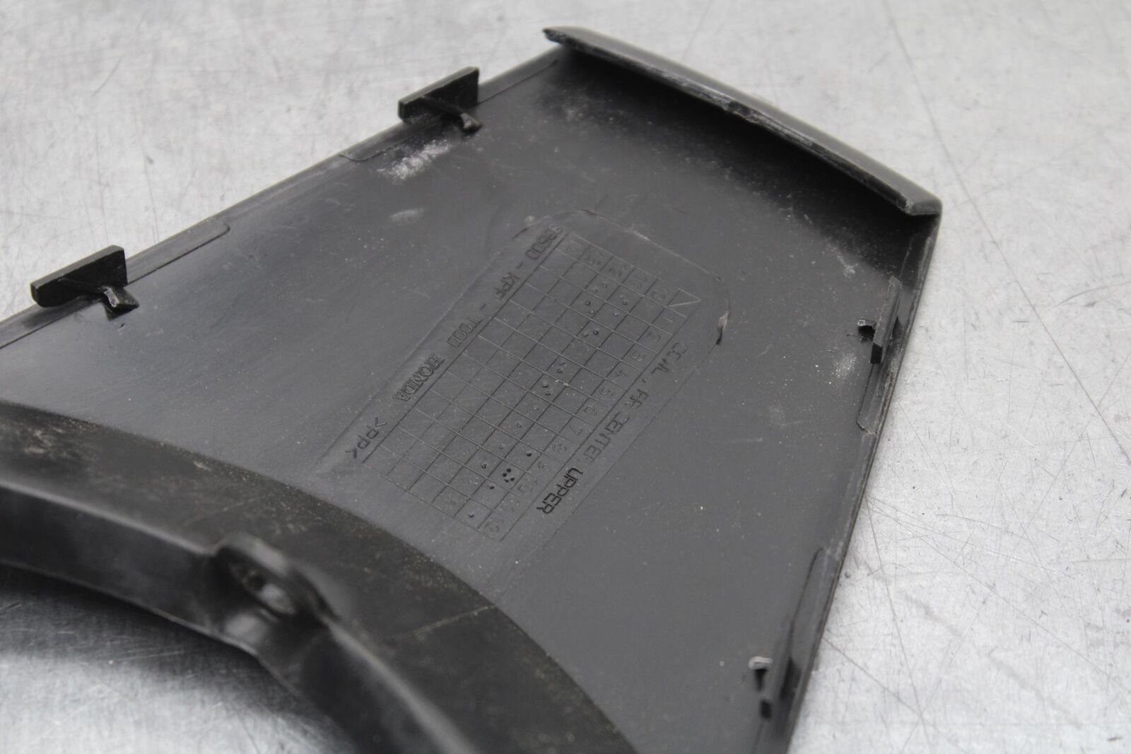 11-19 HONDA CBR125R CENTER REAR BACK TAIL FAIRING COVER TRIM COWL BB105