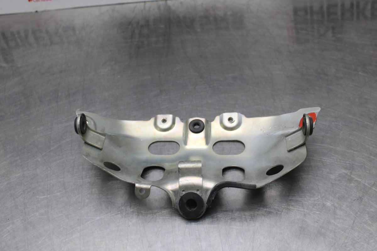 07 SUZUKI GSXR1000 FRONT GAS TANK FUEL CELL FAIRING COWL MOUNT BRACKET BB770