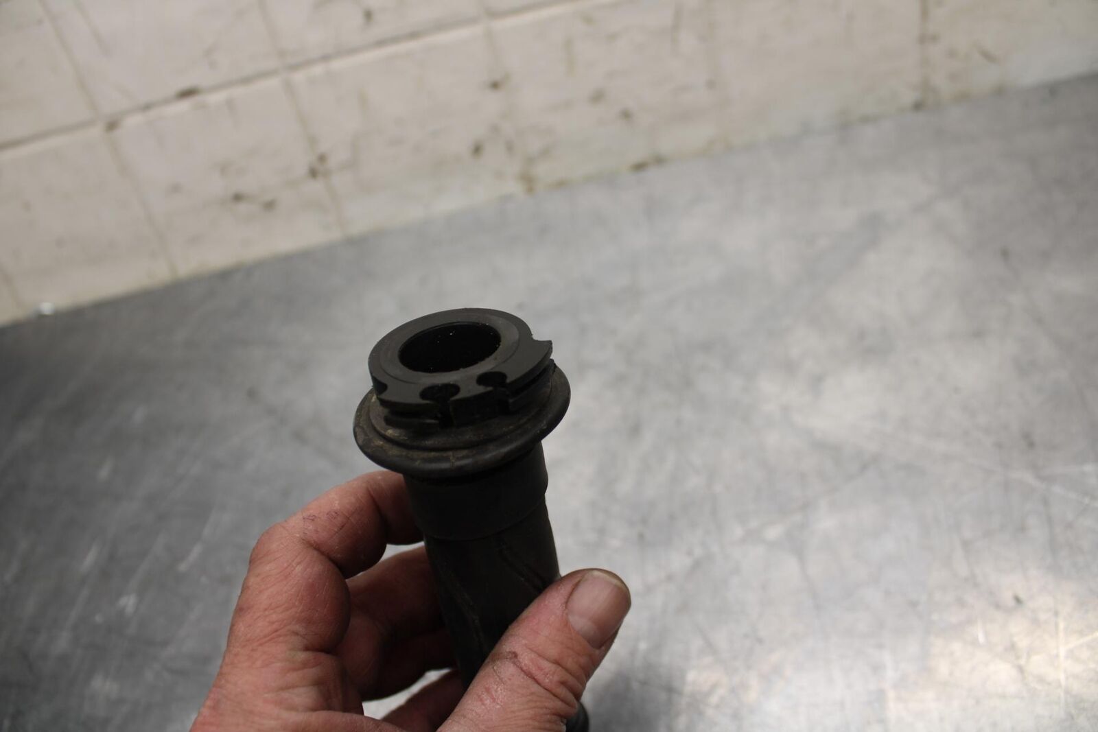 09-14 YAMAHA YZF R1 RIGHT THROTTLE GRIP 4C8-26240-00-00 BB471