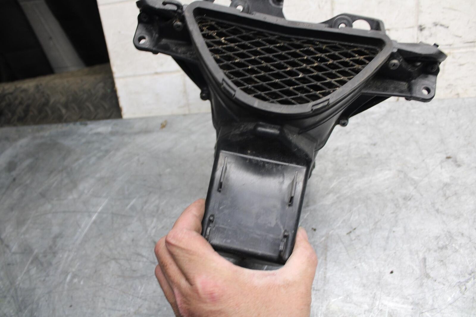 2009 Kawasaki Ninja ZX6R ZX600R UPPER FAIRING MIRROR GAUGES STAY BRACKET BB538