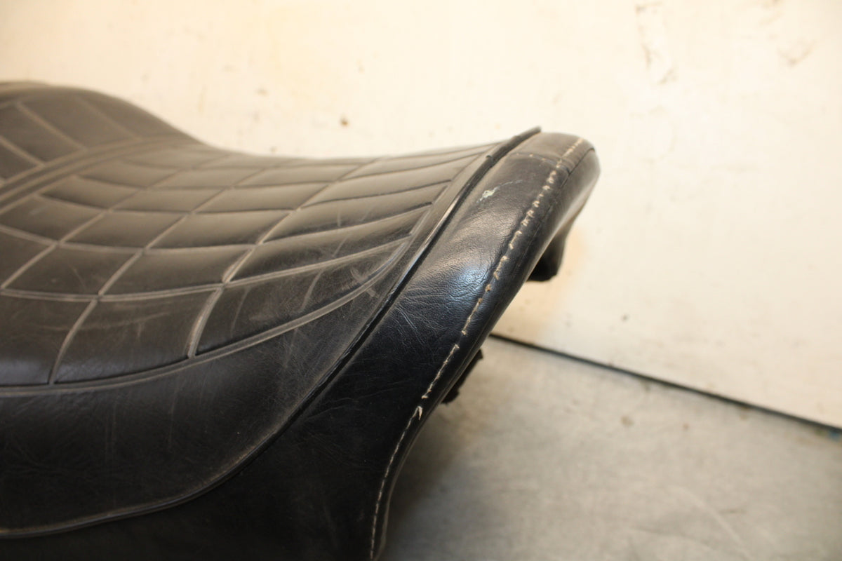82-83 YAMAHA MAXIM 750 FRONT DRIVERS SEAT BB671
