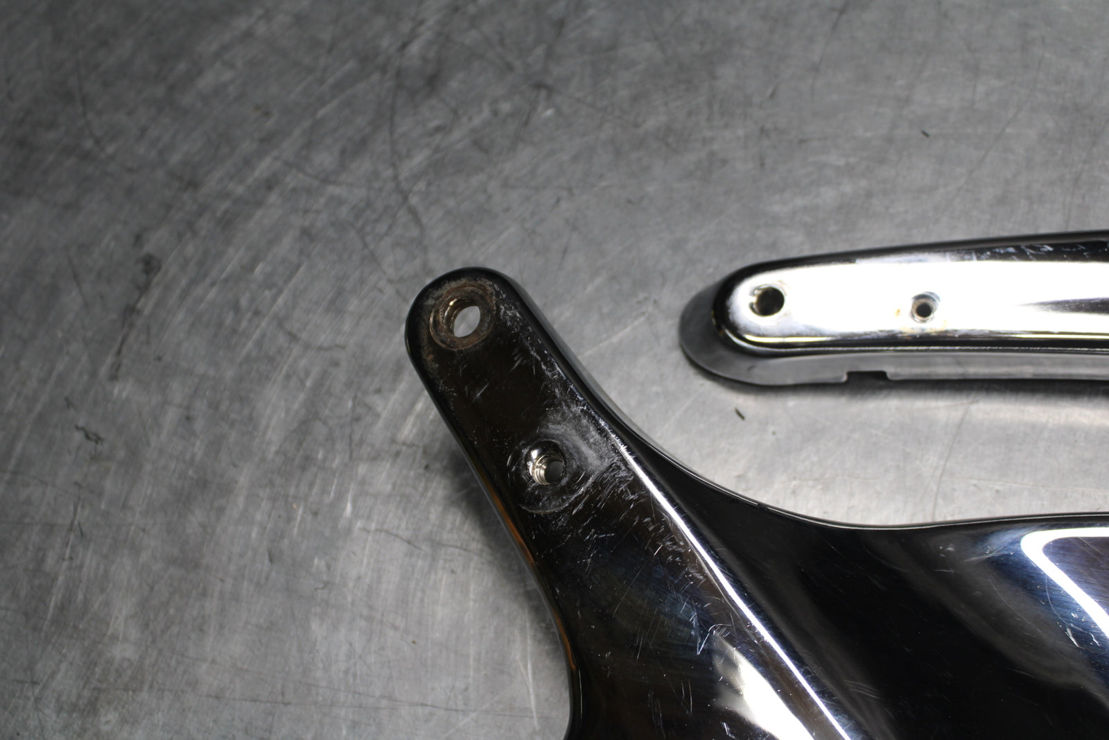 00 SUZUKI INTRUDER 1500 VL1500 REAR BACK FENDER SUPPORT FRAME SUBFRAME BB761