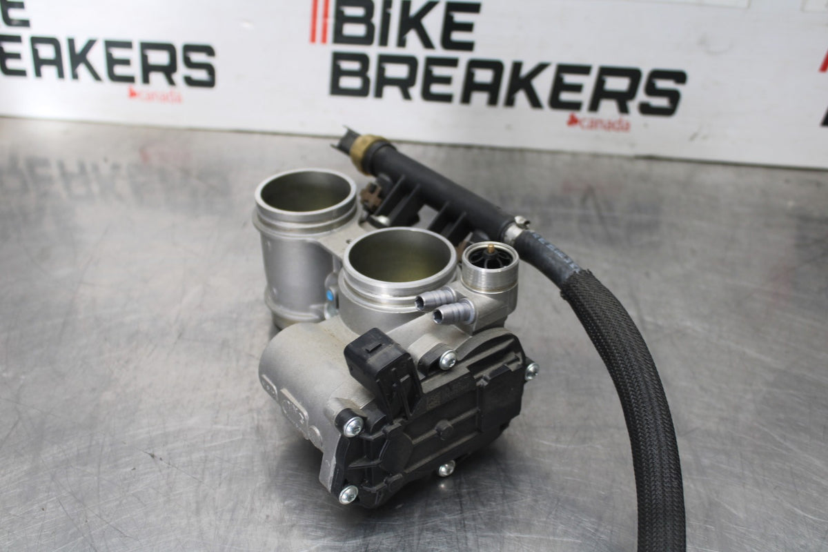 20-23 BMW F900R MAIN FUEL INJECTORS / THROTTLE BODIES BB923