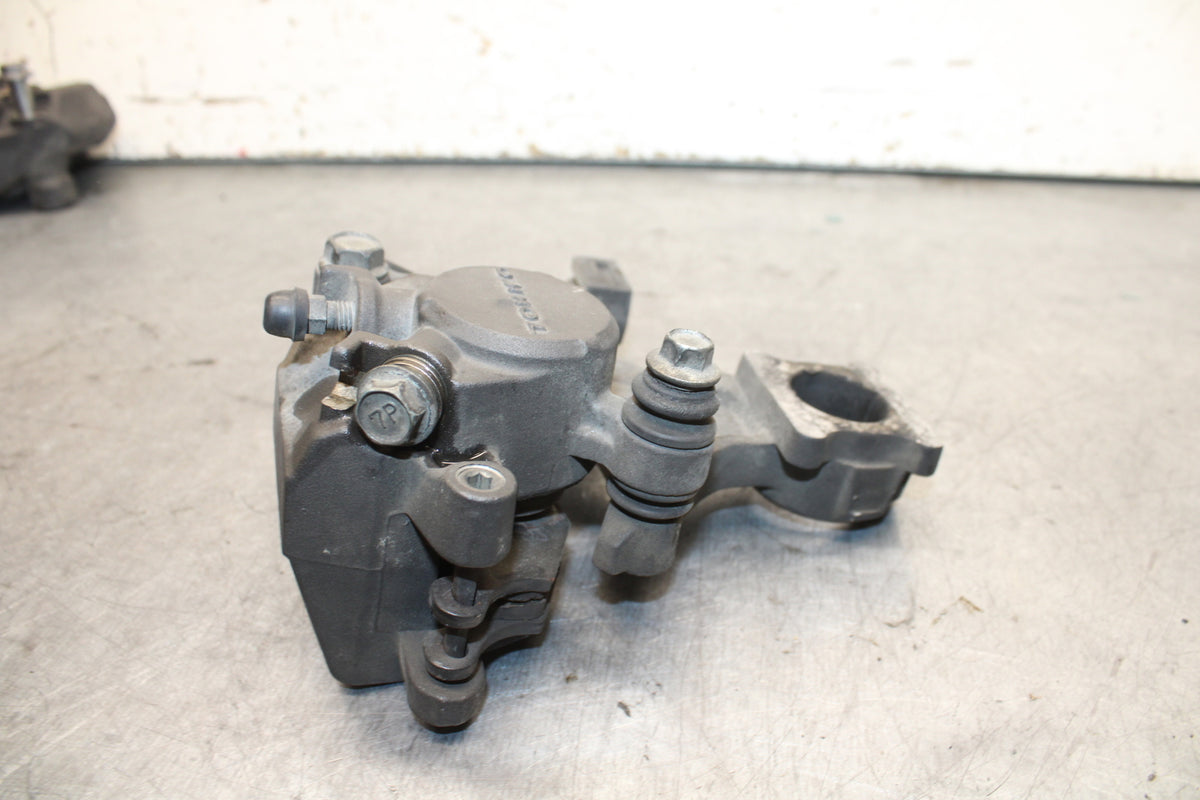 08-09 SUZUKI GSXR600 REAR BACK BRAKE CALIPER W MOUNT BRACKET BB728