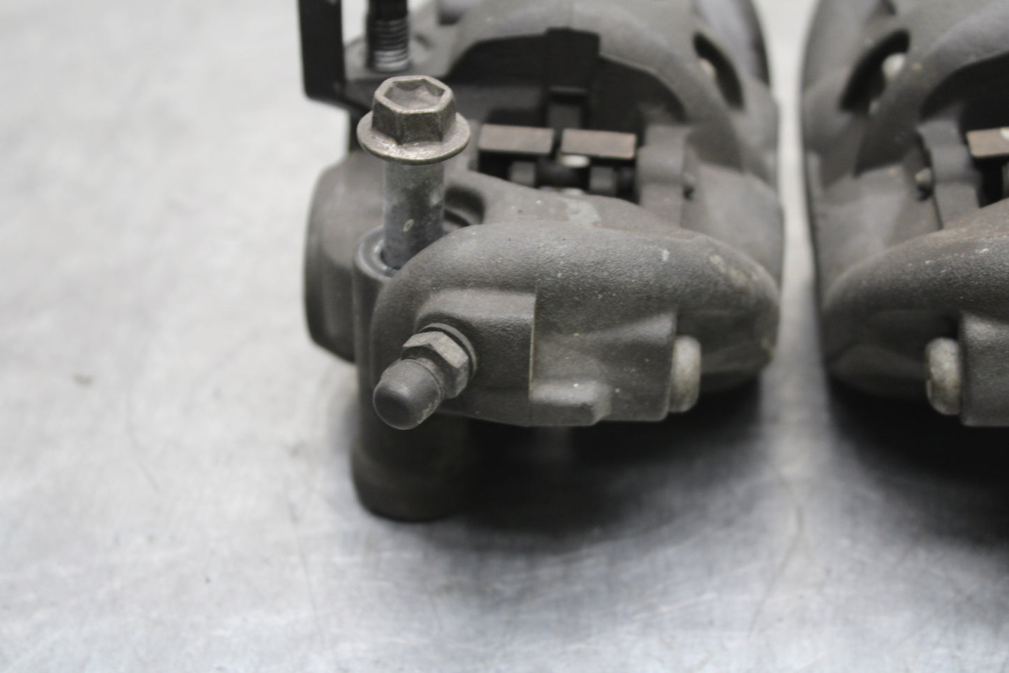 12-13 KAWASAKI Z1000 RIGHT LEFT FRONT BRAKE CALIPER SET PAIR CALIPERS BB743