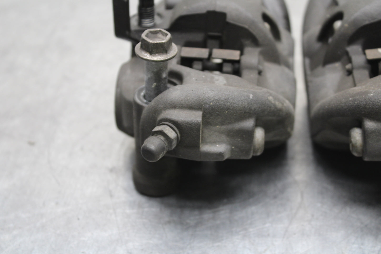 12-13 KAWASAKI Z1000 RIGHT LEFT FRONT BRAKE CALIPER SET PAIR CALIPERS BB743