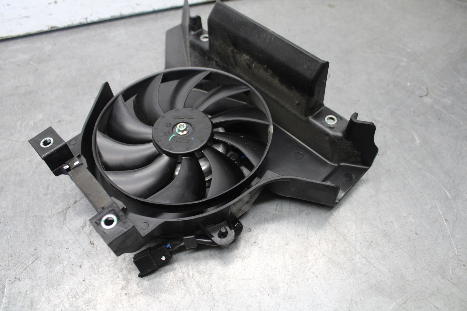 18-23 KAWASAKI NINJA 400 ENGINE RADIATOR COOLING FAN BB660