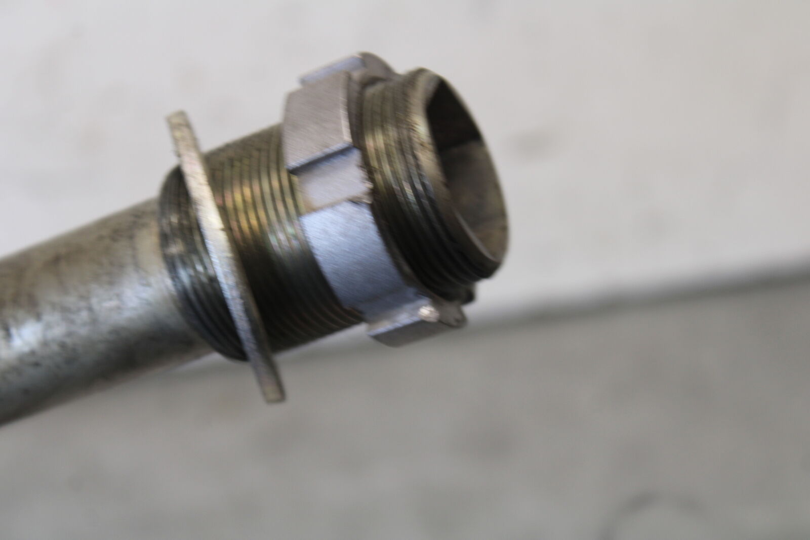 08-16 YAMAHA YZF R6 REAR BACK SWINGARM BOLT SUSPENSION PIVOT AXLE BB665