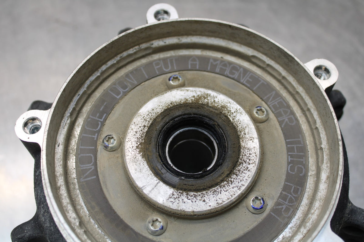 18 YAMAHA SUPER TENERE FRONT WHEEL HUB BB832