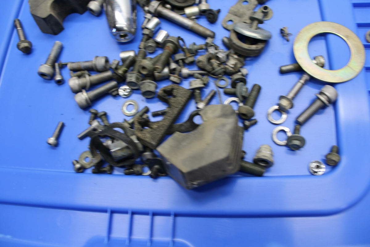07-08 YAMAHA V STAR 1300 LEFTOVER BOLTS SCREWS SET BB303