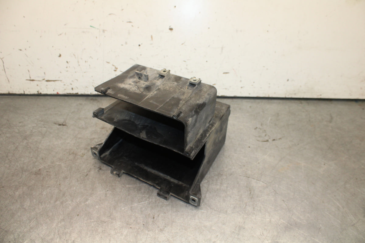 02-04 HONDA VTX1800S BATTERY TRAY BOX HOLDER BB712