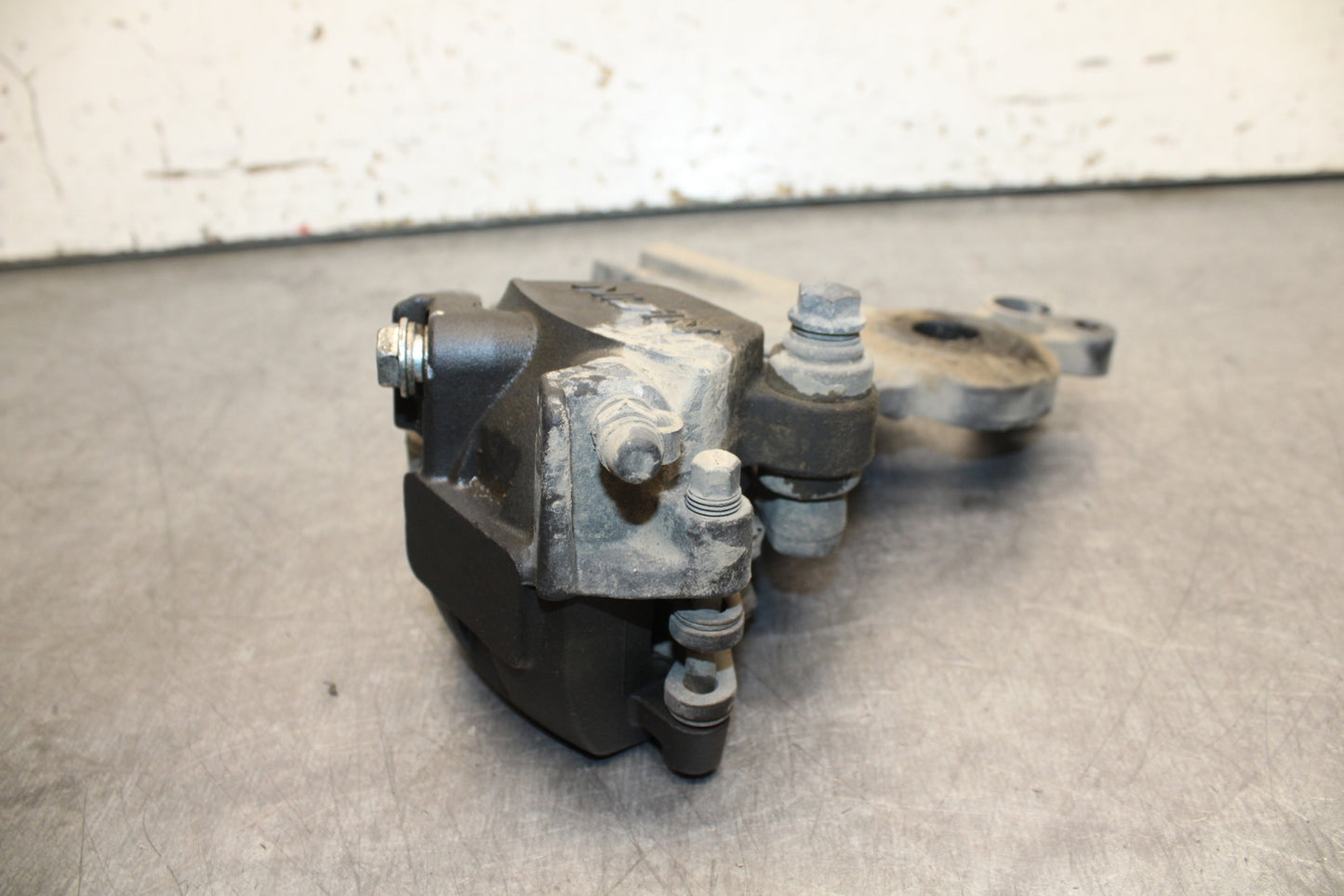 16-17 KAWASAKI VULCAN S 650 EN650 ABS REAR BRAKE CALIPER W MOUNT BRACKET  BB731