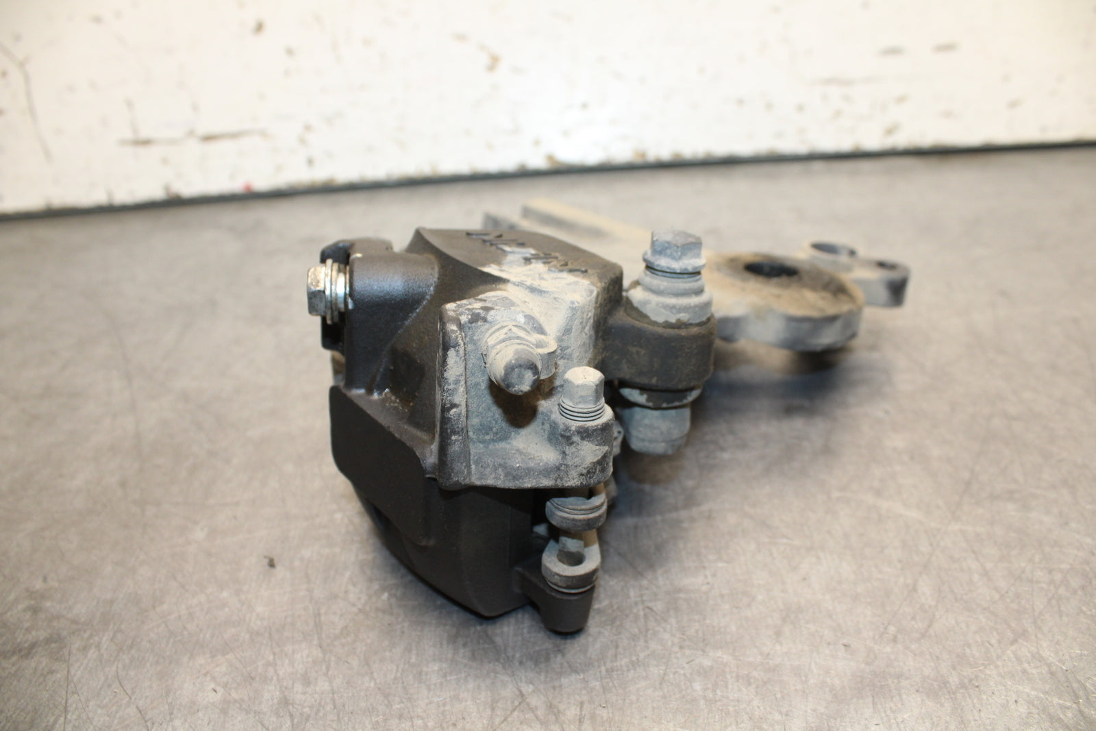 16-17 KAWASAKI VULCAN S 650 EN650 ABS REAR BRAKE CALIPER W MOUNT BRACKET  BB731