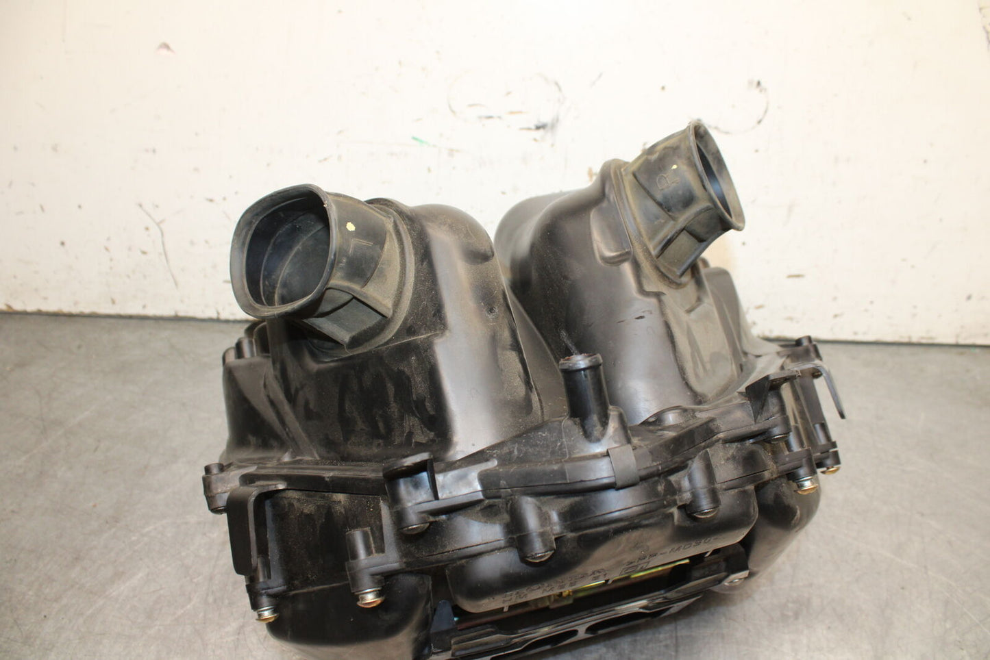 05-06 HONDA CBR600RR AIRBOX AIR INTAKE FILTER BOX W TOP RAIL INJECTORS BB727