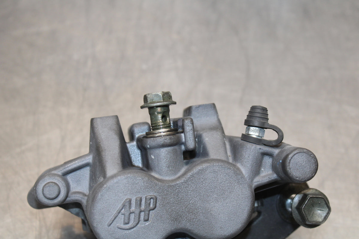 04-09 SUZUKI GS500F RIGHT FRONT BRAKE CALIPER BB165