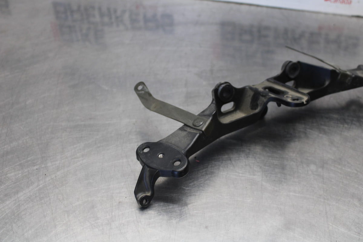 04-05 KAWASAKI NINJA ZX10R UPPER FAIRING MIRROR GAUGES STAY BRACKET BB931