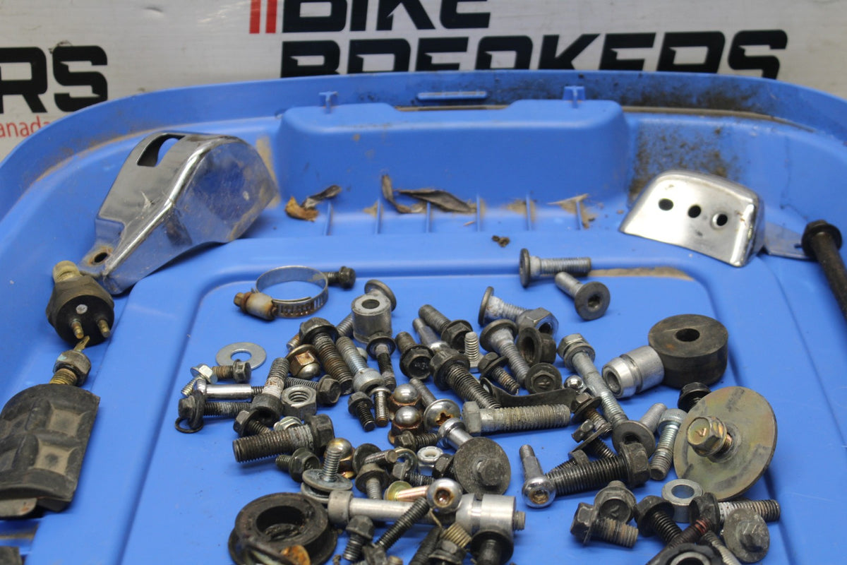 97 KAWASAKI VULCAN 1500 VN1500D CLASSIC MOUNTING BOLTS HARDWARE BB936