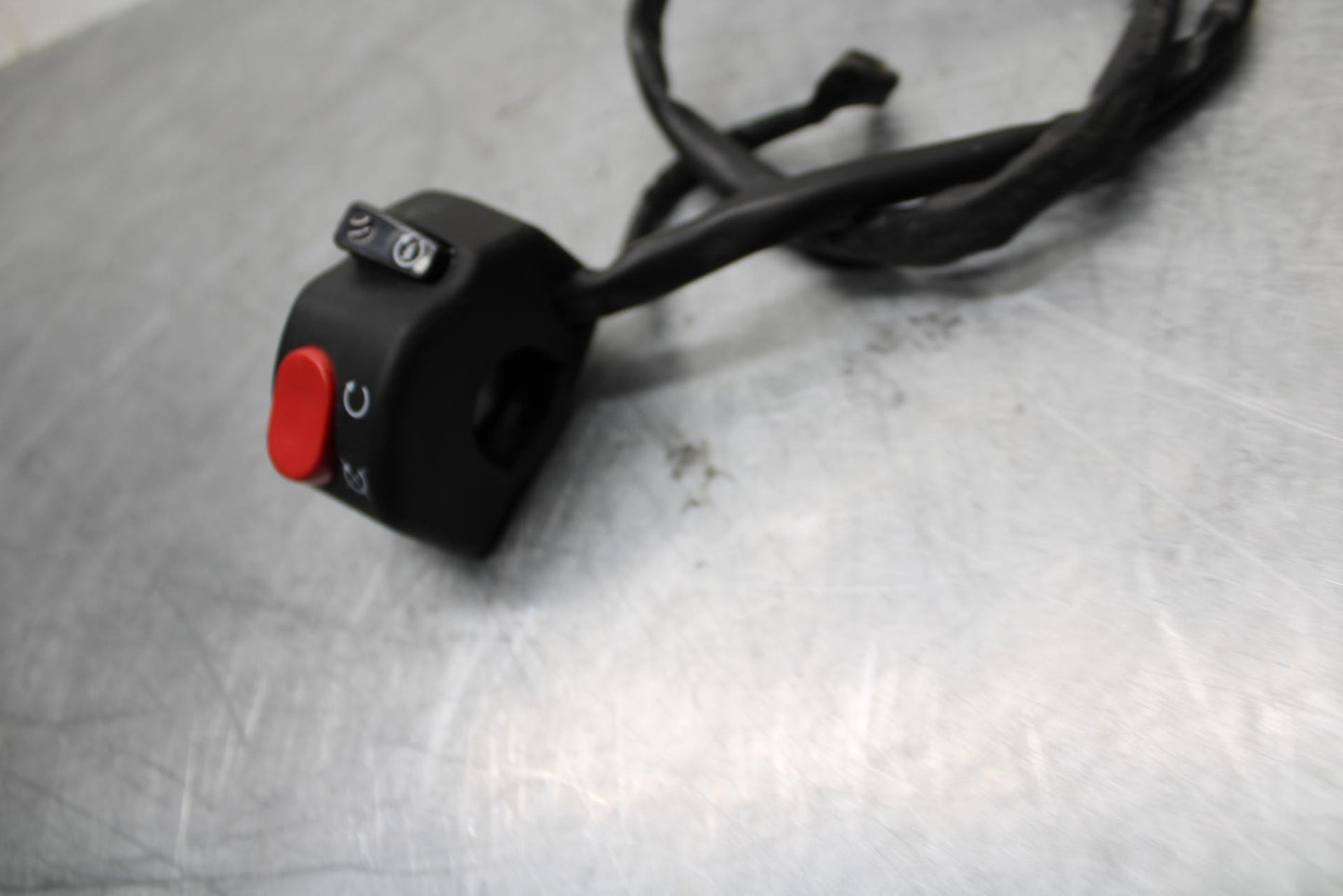 06-07 TRIUMPH DAYTONA 675 DAYTONA 675 RIGHT CLIP  KILL OFF START SWITCH BB441
