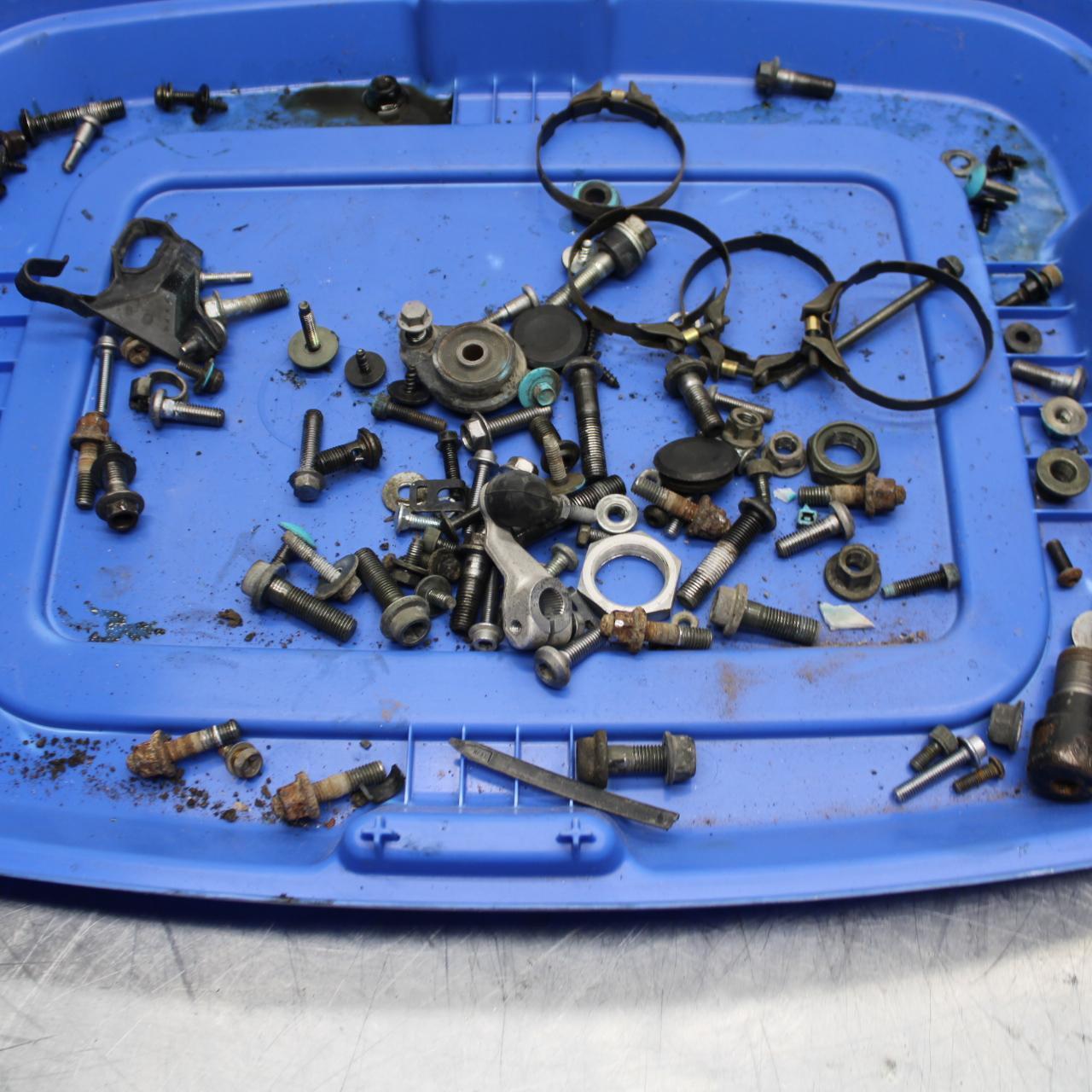03-04 YAMAHA YZF R6  LEFTOVER MOUNTING BOLTS HARDWARE MOTOR SCREWS BB481