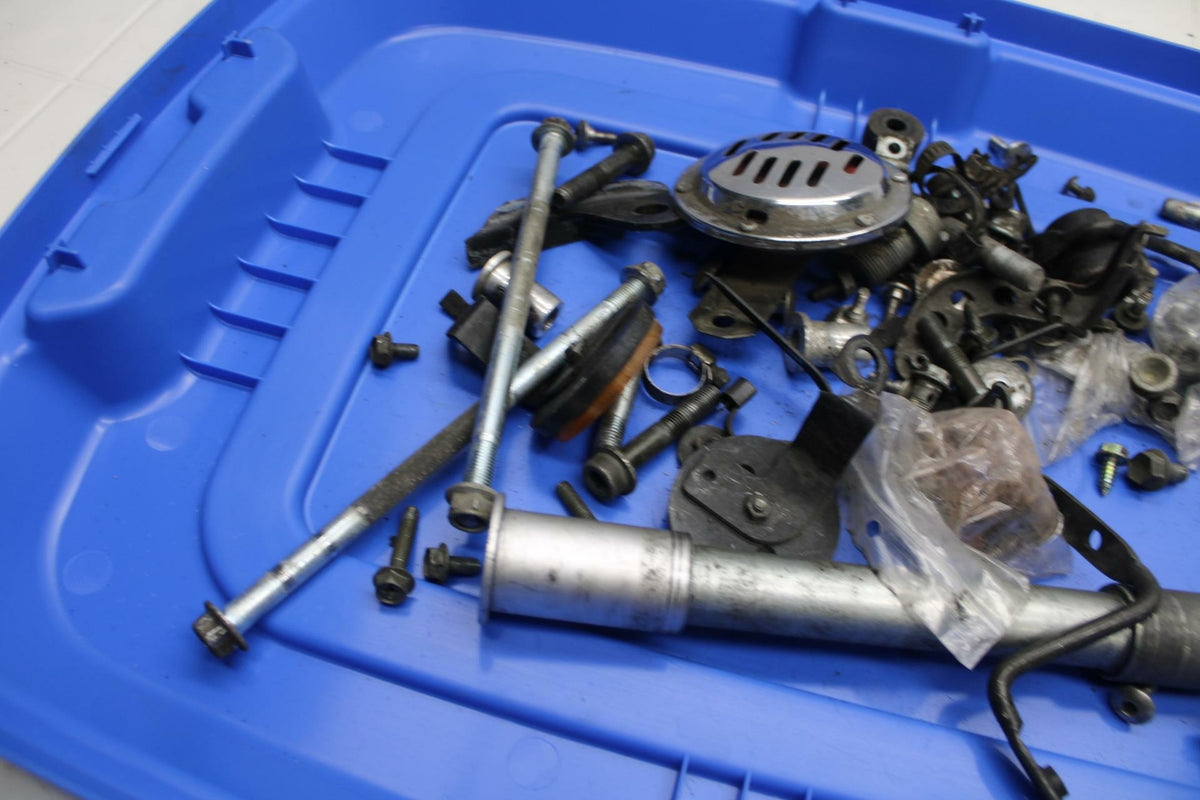 99 SUZUKI GSXR600 HARDWARE BB19 