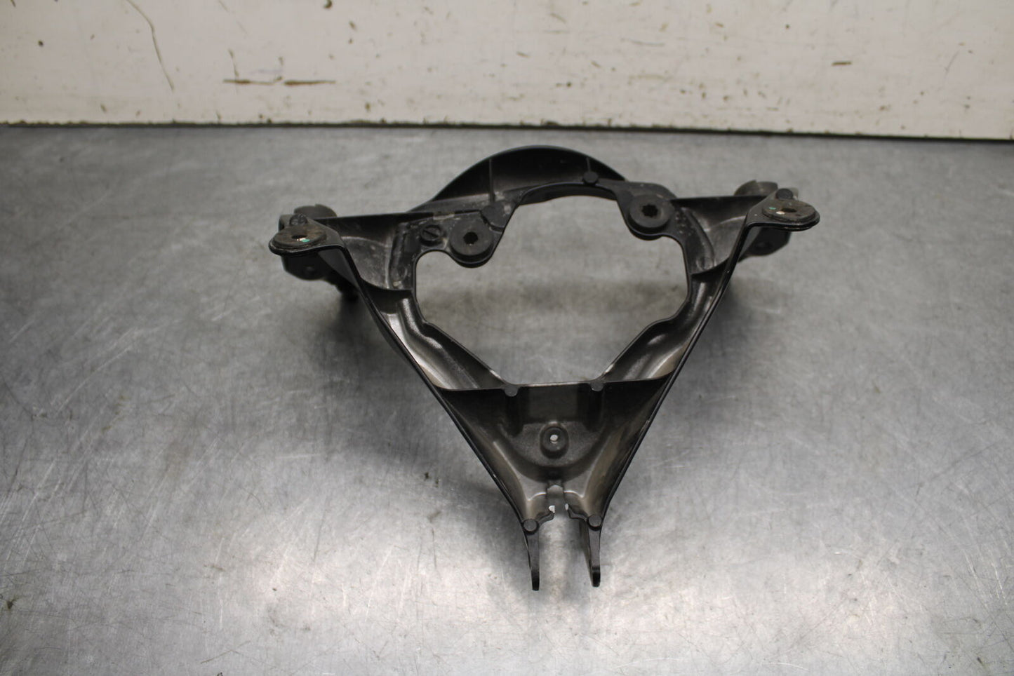 06-07 SUZUKI GSXR750 UPPER FAIRING MIRROR GAUGES STAY BRACKET 94511-01H00 BB670