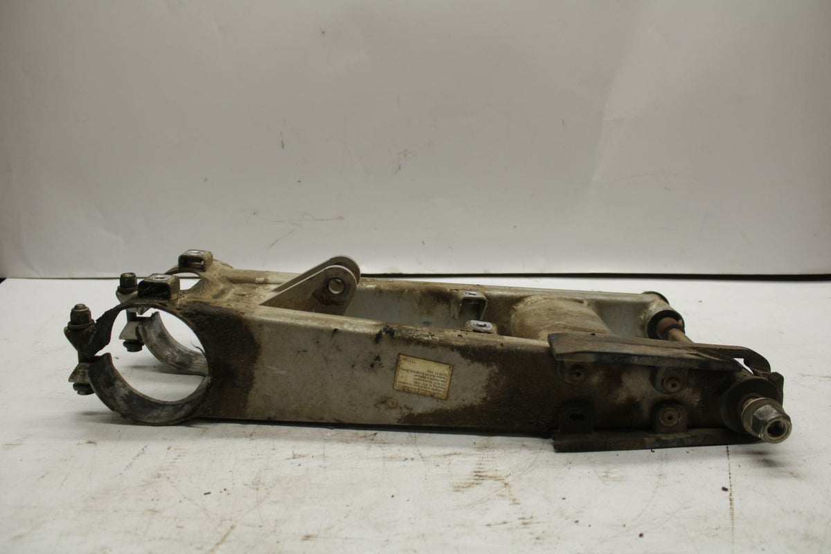 2005 Polaris Predator 500 SWINGARM BACK SUSPENSION SWING ARM 1542023-385 BB269
