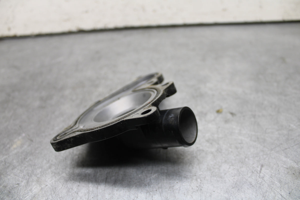 22-24 YAMAHA XSR900 ENGINE WATER COOLANT PUMP COVER BB683