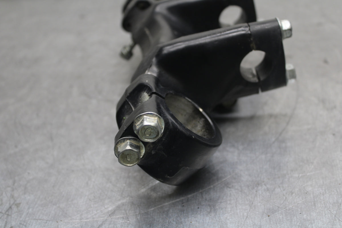 82-83 YAMAHA IT175 FORKS UPPER TRIPLE TREE CLAMP BB108
