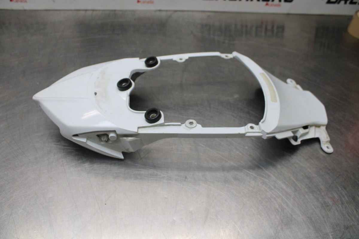 08-10 SUZUKI GSXR 600 CENTER REAR BACK TAIL FAIRING COVER TRIM COWL BB00