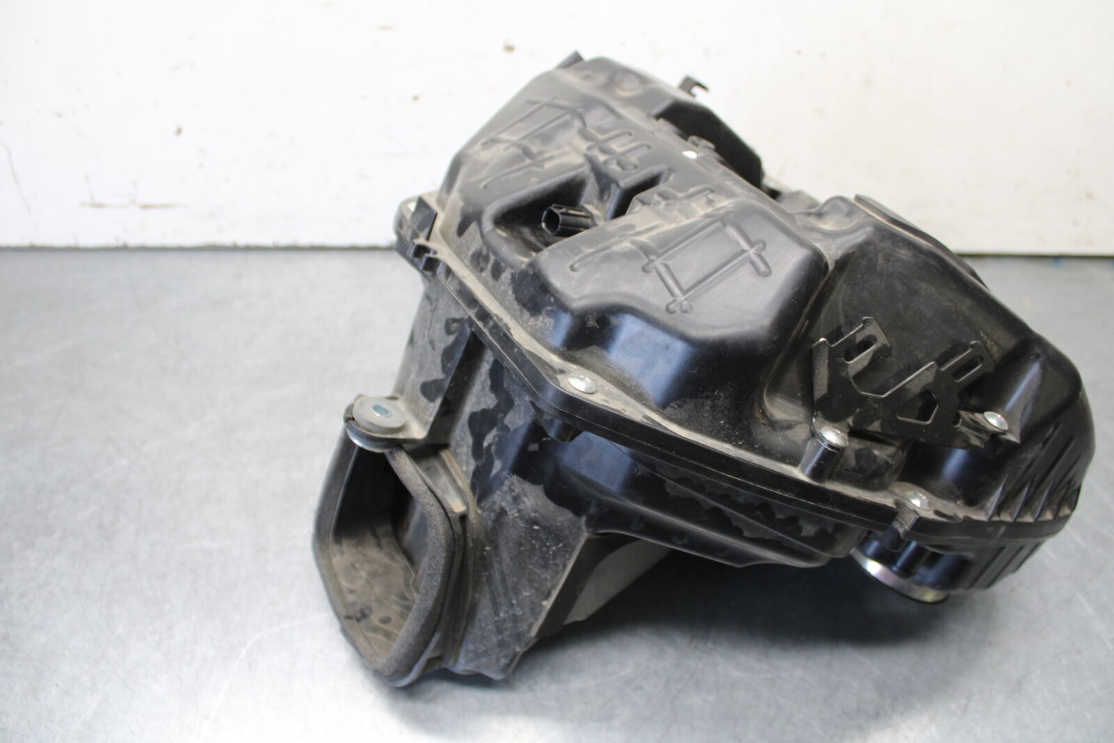16 KAWASAKI NINJA ZX10R AIRBOX AIR INTAKE FILTER BOX 11010-0844 BB650
