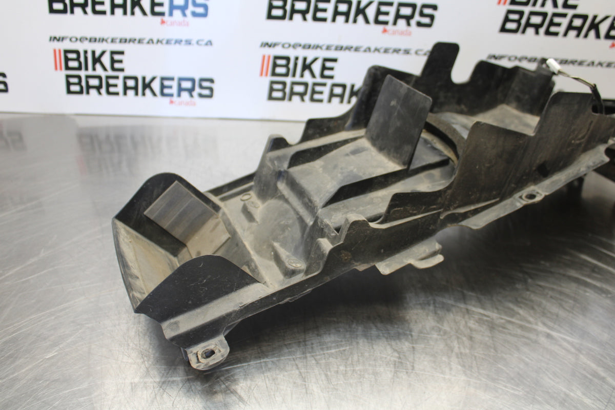 00 SUZUKI SV650 REAR BACK TAIL UNDERTAIL BATTERY TRAY PLASTIC BB156