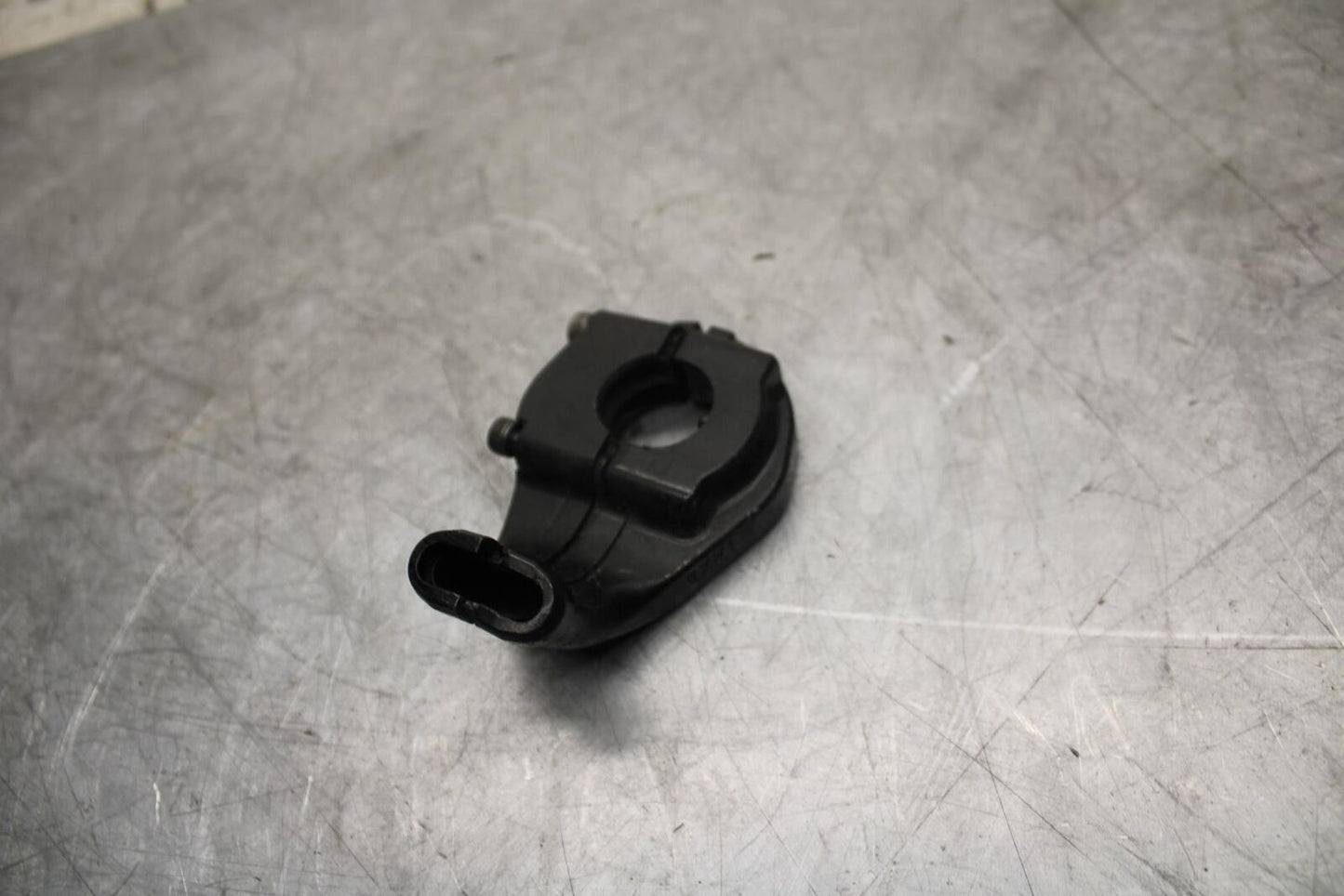 2016 Yamaha XSR900 ABS THROTTLE CABLE LINE HOUSING GUIDE BB516