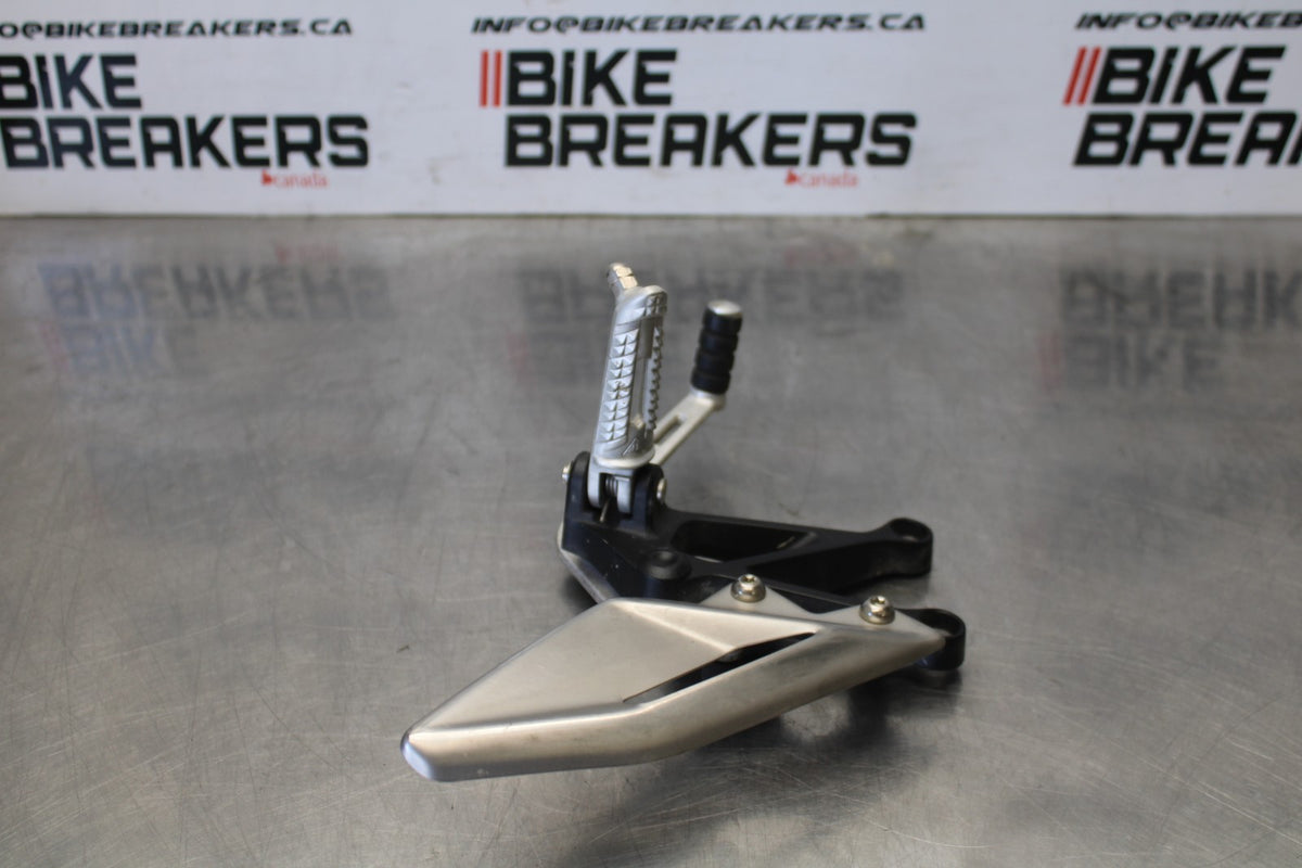 20 TRIUMPH STREET TRIPLE 765 LEFT REARSET REAR SET FOOT PEG REST STOP  BB864