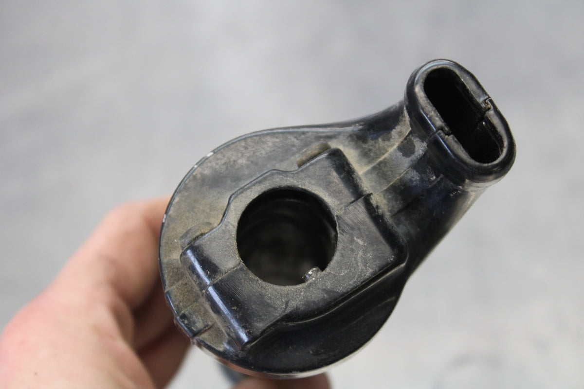 96-07 YAMAHA YZF600R THROTTLE CABLE LINE HOUSING GUIDE BB158