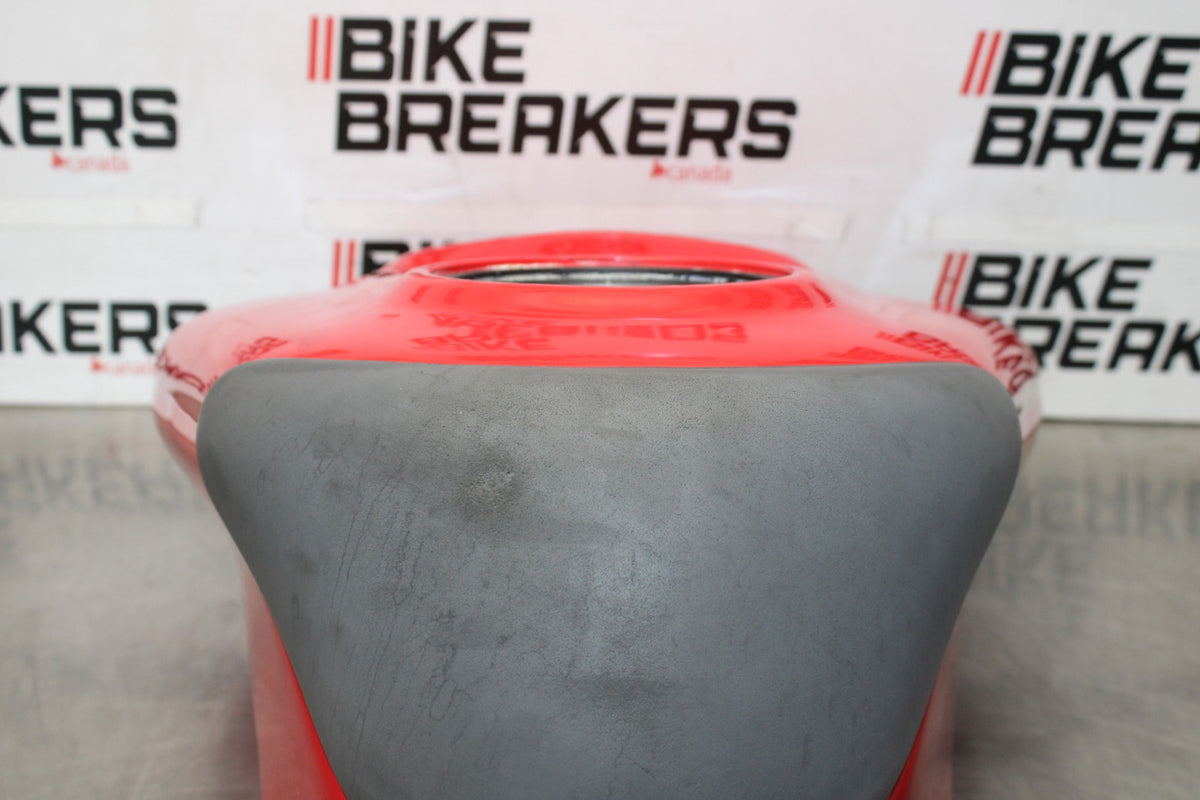 05 DUCATI SUPERSPORT 800 GAS TANK FUEL CELL PETROL RESERVOIR BB913