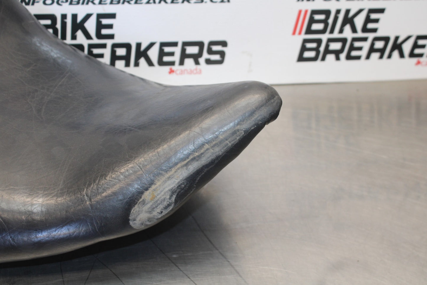 05-06 VICTORY KINGPIN DELUXE FRONT DRIVERS SEAT BB195