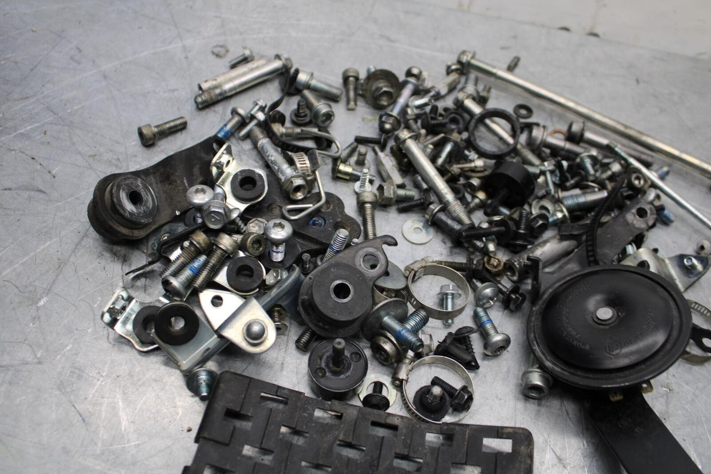 15-21 SUZUKI GSXR600 ENGINE MOUNTING BOLTS HARDWARE MOTOR SCREWS / RANDOM BB437