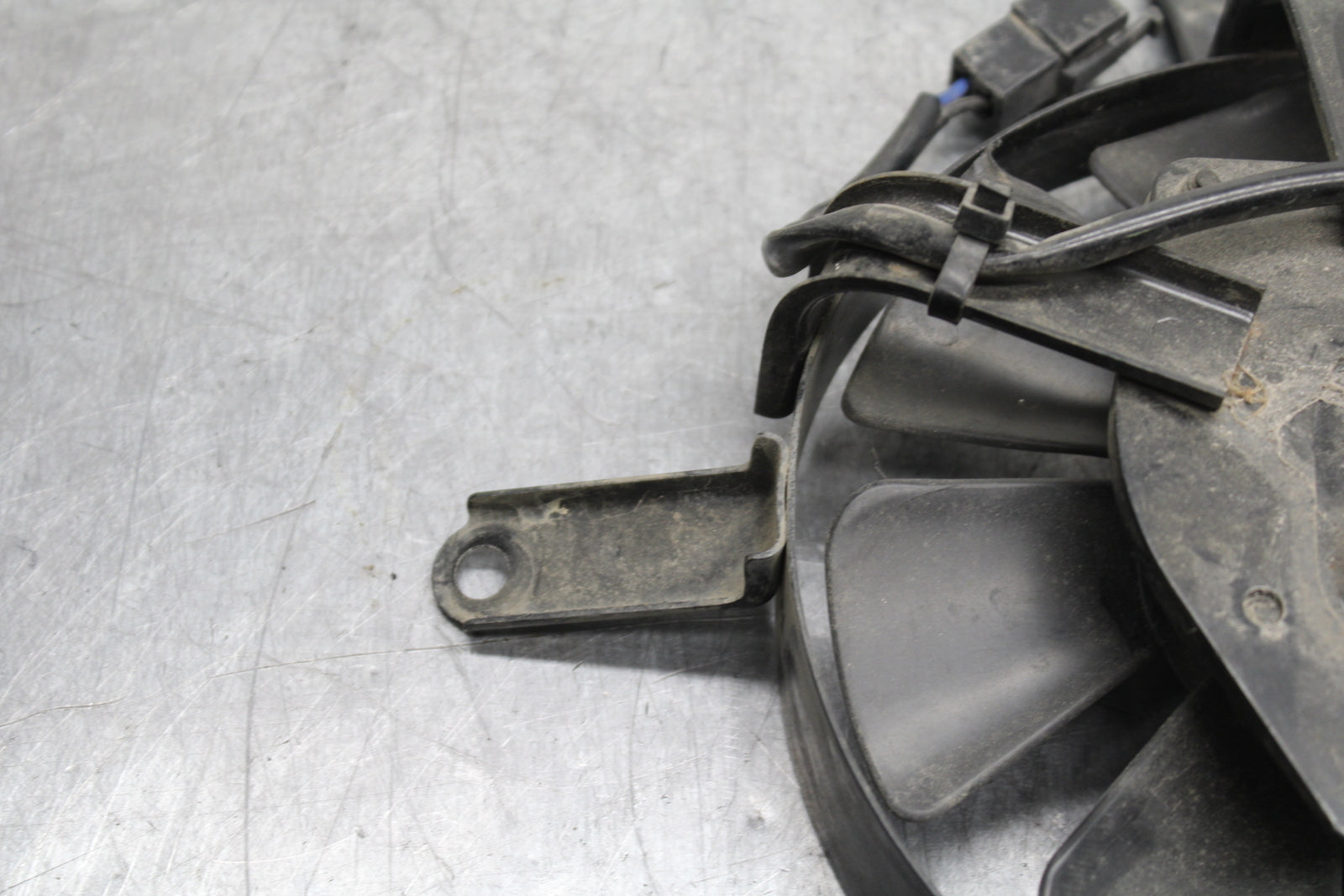 97-99 SUZUKI GSXR600 SRAD ENGINE RADIATOR COOLING FAN BB123