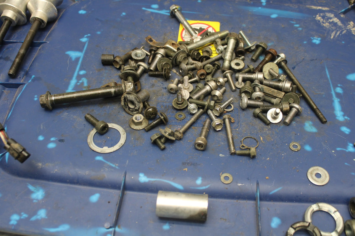 06 SUZUKI SV650S MOUNTING BOLTS HARDWARE MOTOR SCREWS BB783