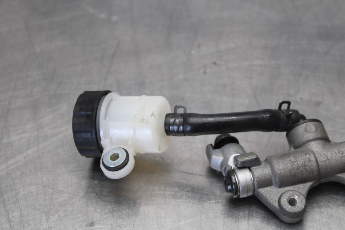 17 YAMAHA YZF R6 REAR BACK BRAKE MASTER CYLINDER W RESERVOIR BB922