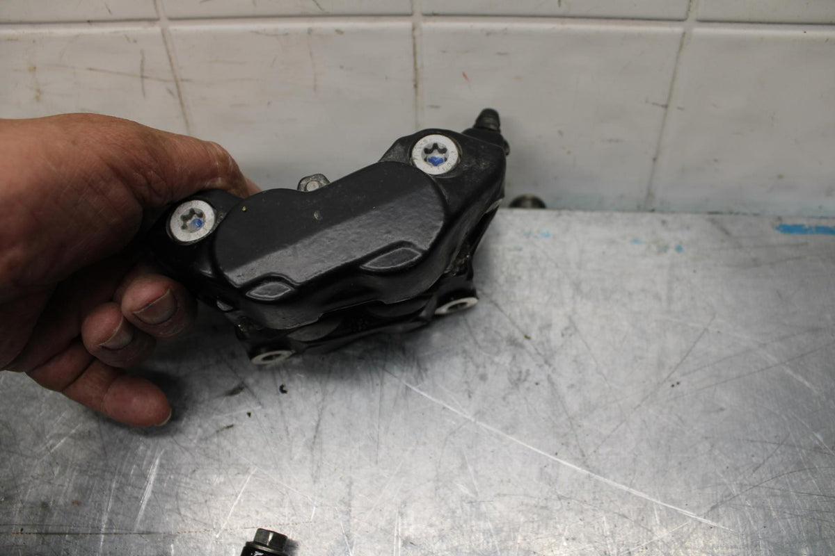 18 KTM RC 390 FRONT BRAKE CALIPER BB442