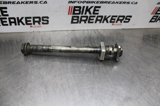 07 SUZUKI GSXR1000 REAR AXLE BACK WHEEL RIM PIVOT BOLT AXEL 64711-33E20 BB770