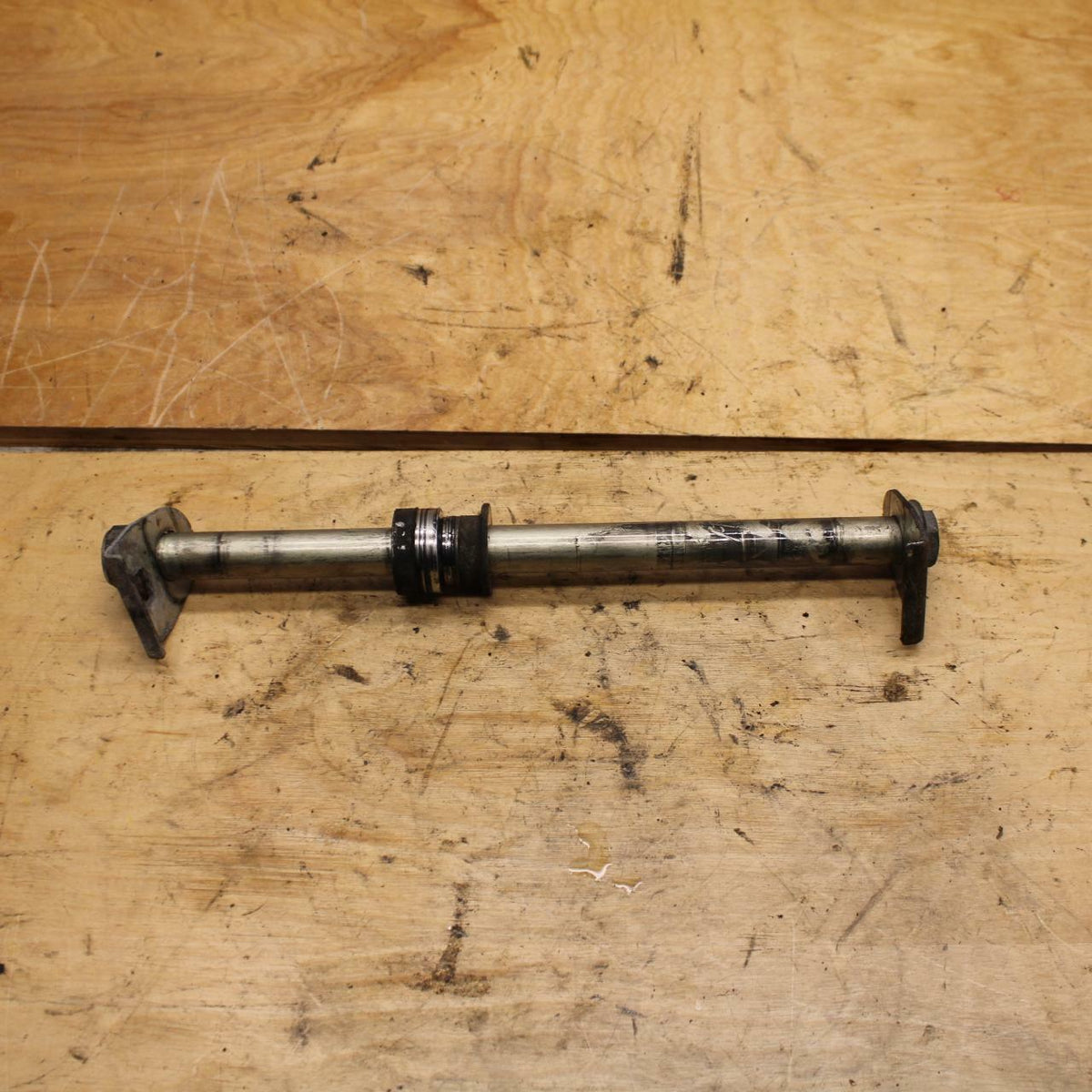 07-12 SUZUKI BANDIT 650S REAR AXLE BACK WHEEL RIM PIVOT BOLT AXEL BB328