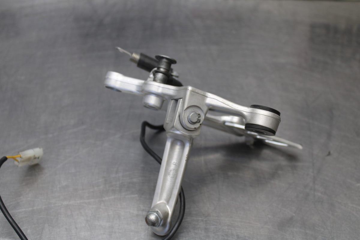 16 APRILIA TUONO V4 1100 RIGHT REARSET REAR SET DRIVER FOOT PEG REST STOP BB905