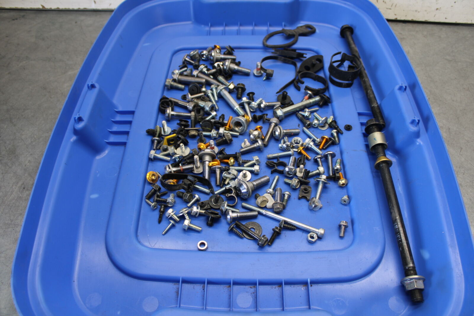 08-16 YAMAHA YZF R6 ENGINE MOUNTING BOLTS HARDWARE MOTOR SCREWS BB665