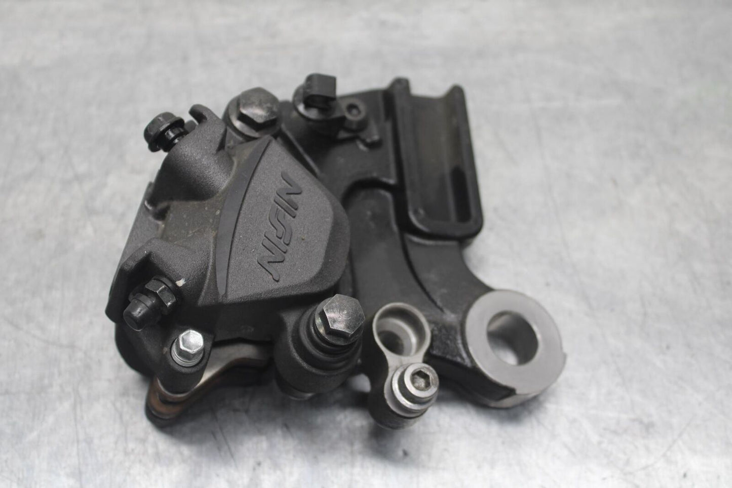 12-17 KAWASAKI ER-6N Z650 REAR BACK BRAKE CALIPER W MOUNT BRACKET BB607