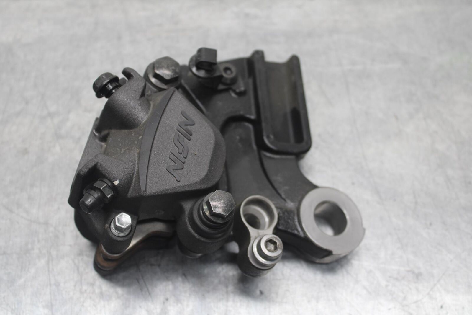 12-17 KAWASAKI ER-6N Z650 REAR BACK BRAKE CALIPER W MOUNT BRACKET BB607